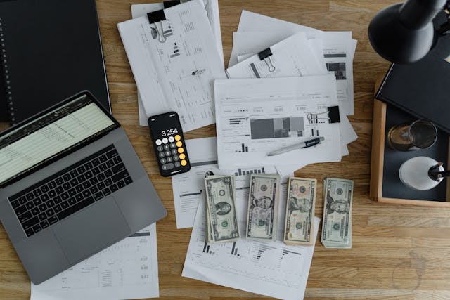 Fotó: Tima Miroshnichenko: https://www.pexels.com/hu-hu/foto/hordozhato-szamitogep-laptop-notebook-hivatal-6693655/